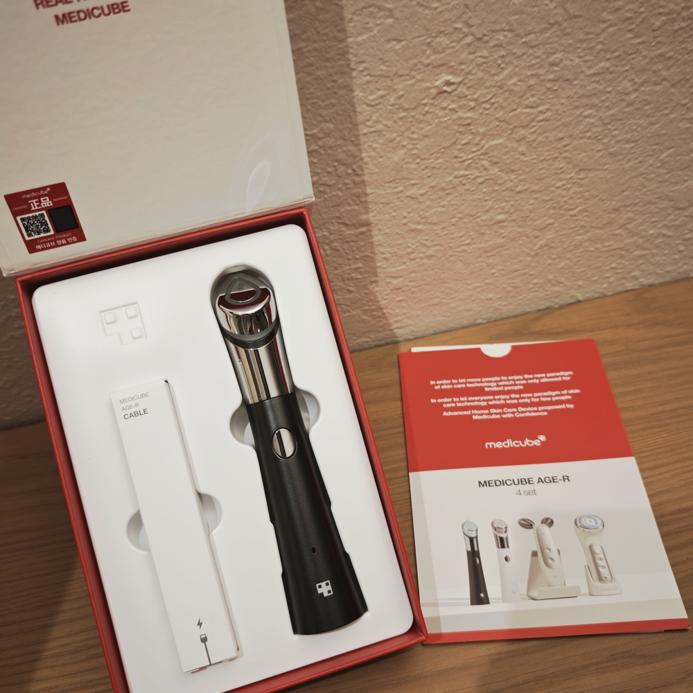 Medicube Age-R Device in Black
